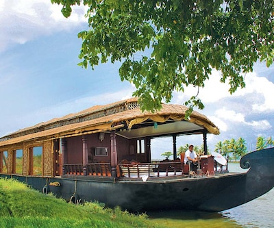 Cosy Houseboats